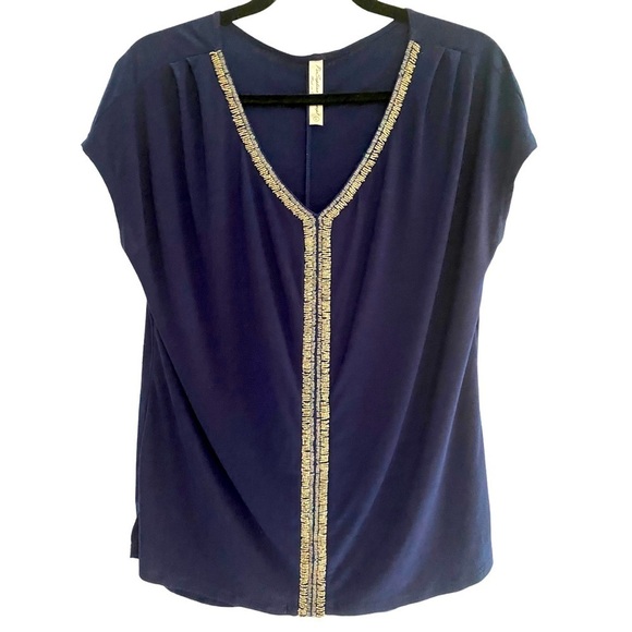 Top blouse v neck with gorgeous trim navy feels silky and luxurious size Large
C - Picture 2 of 8